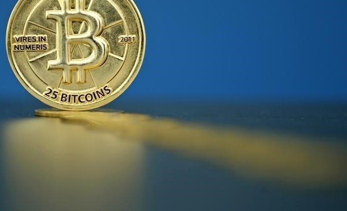 Wie vorsichtig nutzen Bitcoin-gläubige Händler Optionen, um ihr Engagement in BTC aufrechtzuerhalten?