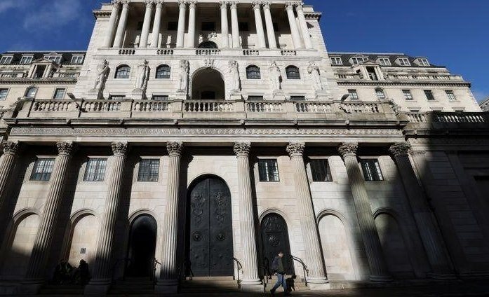 Bank of England trotzt den Märkten und belässt die Zinsen in der Schwebe