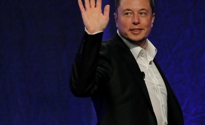 Elon Musk ist jetzt "Lorde Edge": Tesla fällt, Doge-Token steigen