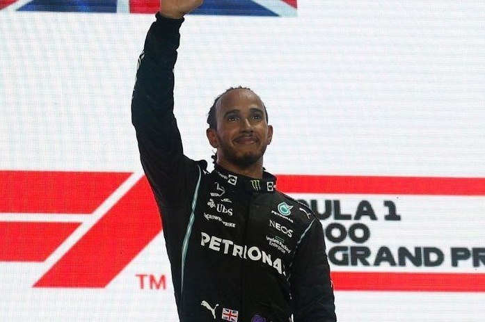 Hamilton gewinnt den Großen Preis von Katar, Verstappen wird Zweiter