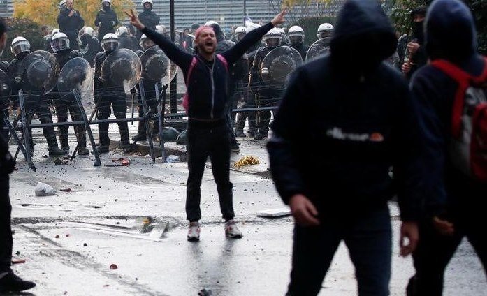 Proteste gegen Coronavirus-Beschränkungen: Demonstranten prallen in Brüssel mit der Polizei zusammen