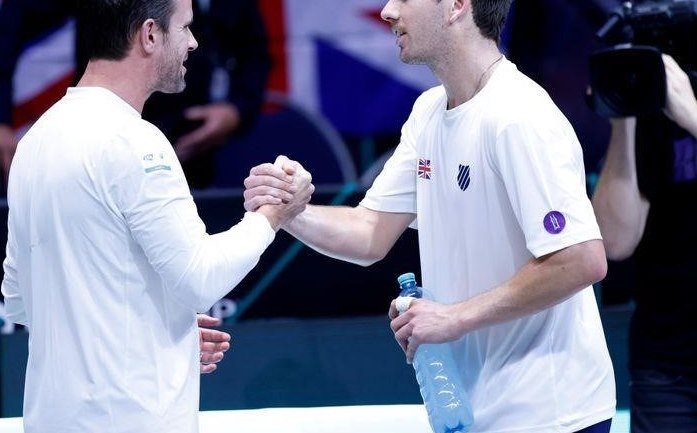 Großbritannien schlägt Frankreich im Davis Cup 2:1, Australien leidet