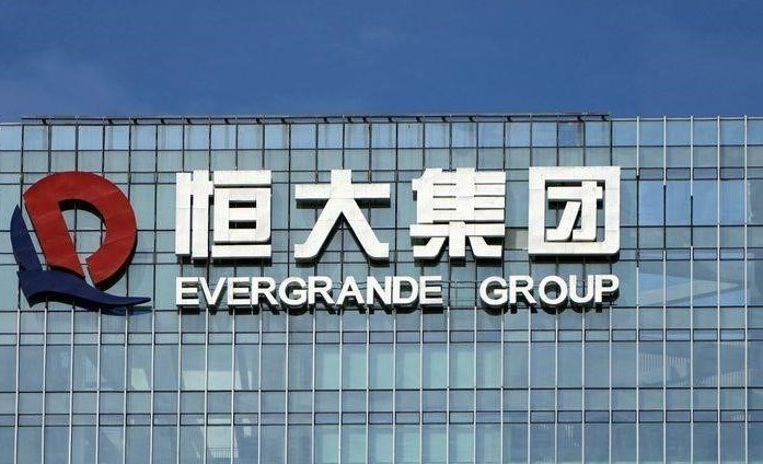 China Evergrande erhält eine Forderung in Höhe von 260 Millionen Dollar und warnt vor dem Risiko eines Zahlungsausfalls.