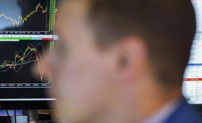 Der IBEX 35 steigt zu Beginn einer Woche, die ganz im Zeichen der Zentralbanken steht, um 0,24%