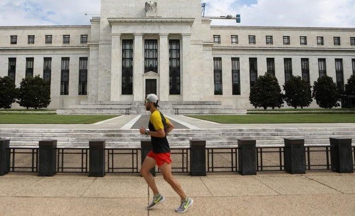 Die Fed beschließt auf ihrer letzten Sitzung im Jahr 2021, die Zinsen unverändert zu lassen