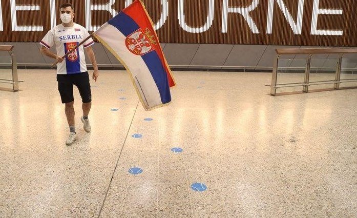 Australien verweigert Djokovic die Einreise, der einen Gerichtsbeschluss einreicht, um seine Abschiebung zu verhindern