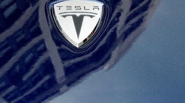 Tesla überwindet Lieferkettenprobleme und meldet Rekordauslieferungen im 4.