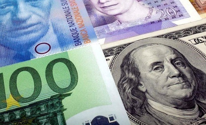 Euro fällt, Rubel stürzt wegen Russland-Ukraine-Spannungen ab