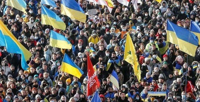 Tausende demonstrieren in Kiew für Einigkeit gegen die russische Bedrohung