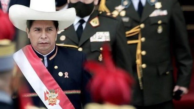 Der peruanische Präsident nimmt drei Tage nach der Ernennung des kritisierten Premierministers eine Kabinettsumbildung vor