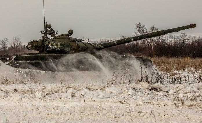 Russland lässt einige in der Nähe der Ukraine vertriebene Truppen in ihre Stützpunkte zurückkehren