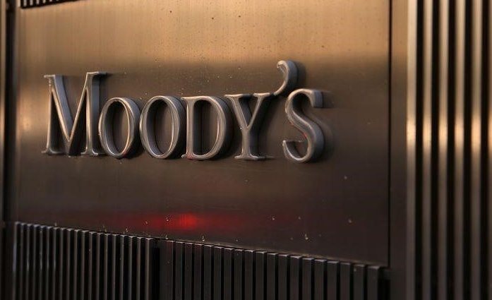 S&P stuft Russland auf Ramschniveau herab, Moody's warnt vor Ramschniveau