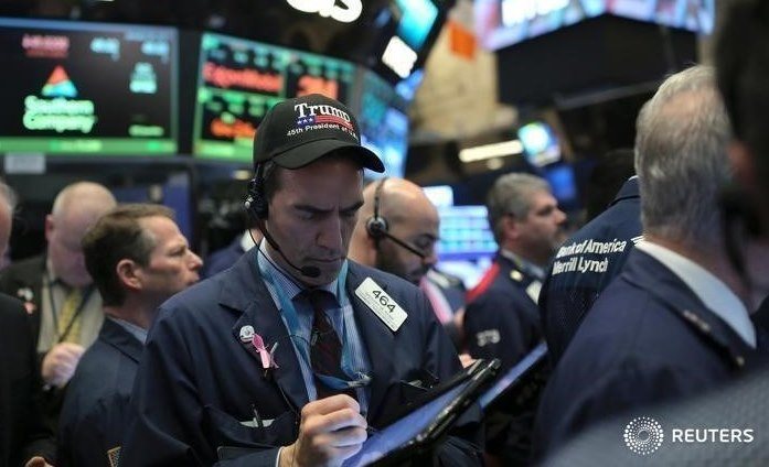 Die Wall Street schließt wegen der Spannungen in der Ukraine im Minus und der Dow fällt um 0,41%.