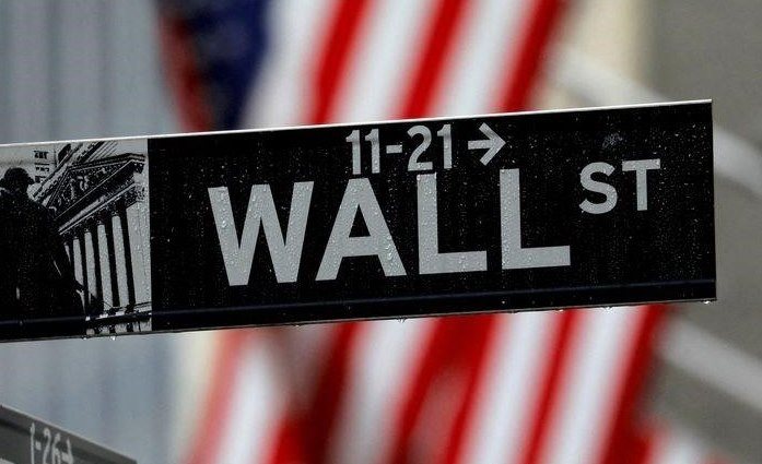 Wall Street im Minus; Zinsängste dämpfen Erleichterung über Russland; Dow fällt um 340 Punkte