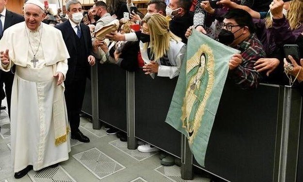 Papst entscheidet, dass jeder getaufte Laie, auch Frauen, vatikanische Behörden leiten können