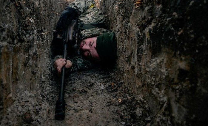 Zelensky trotzt der Umgruppierung der russischen Streitkräfte bei Kiew trotz Rückschlägen