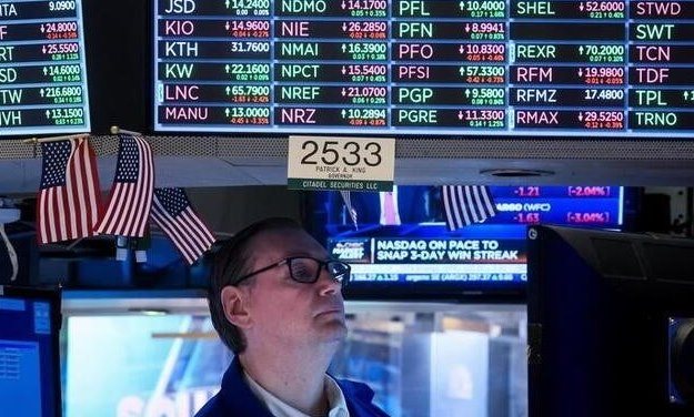 Wall Street steigt nach Powells Ankündigung einer Zinserhöhung