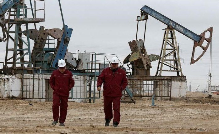 Öl steuert auf den größten wöchentlichen Verlust seit 2 Jahren zu, da die Lagerbestände abnehmen